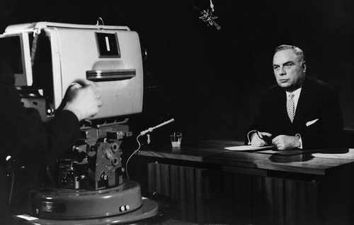 01.04.1962: Mit einer Ansprache ihres Intendanten Prof. Dr. Karl Holzamer nimmt die Länderanstalt Zweites Deutsches Fernsehen (ZDF) um 19.30 Uhr den Sendebetrieb auf