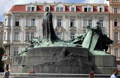 Jan-Hus-Denkmal auf dem Altstädter Ring in Prag