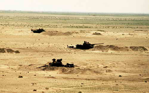 M&auml;rz 1991: Zerst&ouml;rte irakische T-72-Panzer im S&uuml;dirak