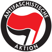 Heutiges Antifa-Logo mit roter Fahne für Sozialismus und kleinerer schwarzer Fahne für Anarchismus