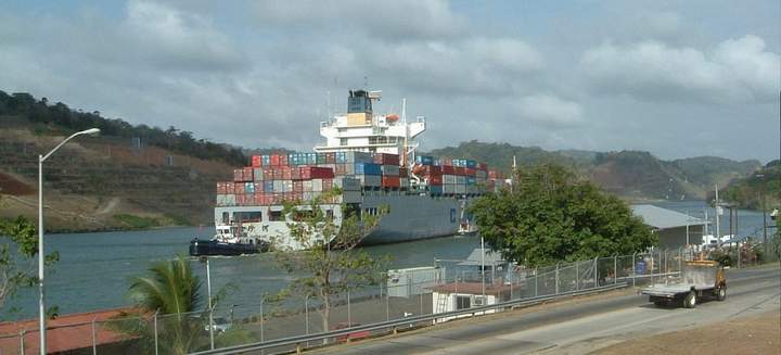 Container-Schiff im Panama-Kanal Foto: Wanka