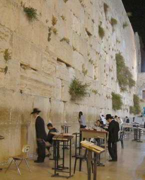 Betende an der Klagemauer in Jerusalem 