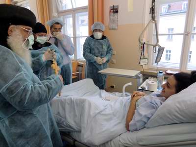 Opfer des Anschlags von Alexandria  in ihrem Krankenbett in München