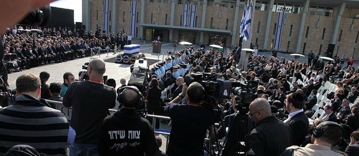 13.01.2014: Trauerfeier um Expremier Ariel Scharon in Jerusalem vor der Knesset, dem israelischen Parlament 