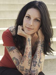 Frau mit Tätowierungen, Tattoos