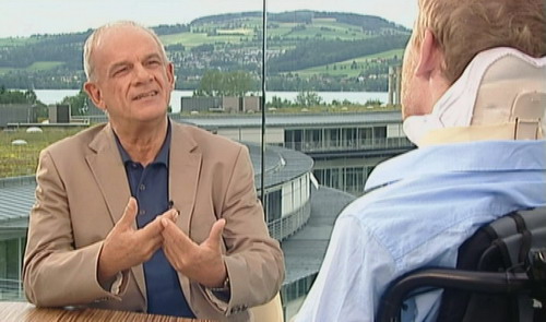 Peter Hahne ringt in dem Interview mit Samuel Koch ungewohnt nach Worten