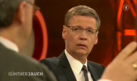 03.02.2013: Günther Jauch tat sich mit der gradlinigen Meinung und klaren Äußerungen von Peter Lohmann (links vorne) schwer und hakte immer wieder nach.