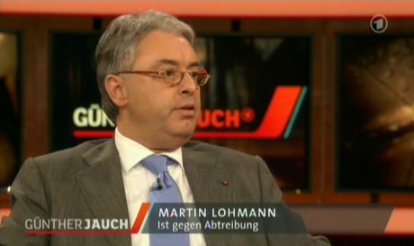 03.02.2013: Der katholische Theologe und Journalist Peter Lohmann - Bezeichnung die Bauchbinde der ARD "Martin Lohman ist gegen Abtreibung"