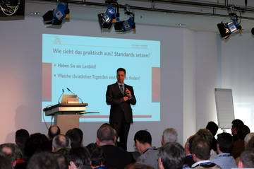 Arne Bär, Fleischauer-Geschäftsführer aus Bremen, bei seinem Seminar "Christliche Führungsethik trifft Wirklichkeit"